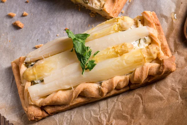 Tarta de espárragos con queso feta —  Fotos de Stock