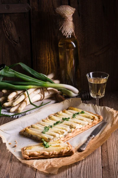 Crostata agli asparagi con formaggio feta — Foto Stock