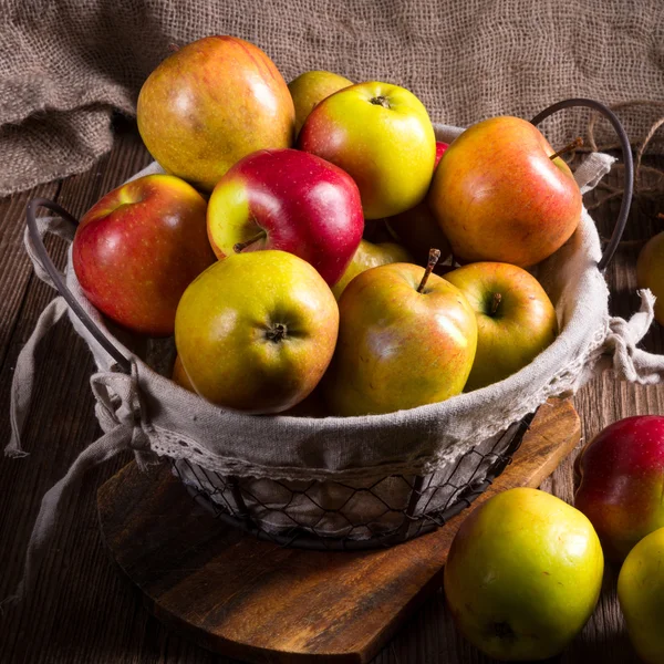 Manzanas frescas de otoño —  Fotos de Stock