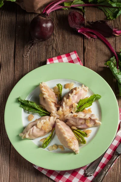 Dumplings with Beetroot and cheese filling — Stockfoto