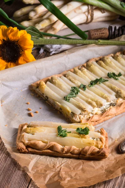 Asparagus tart with cheese — Stock Photo, Image