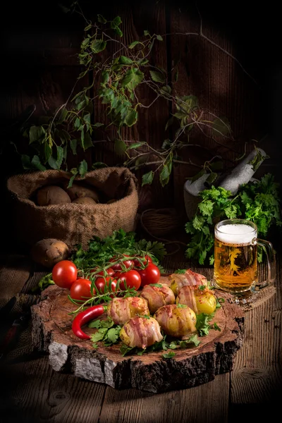 İçinde jambon sarılı fırında patates