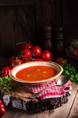 Rustik domates çorbası