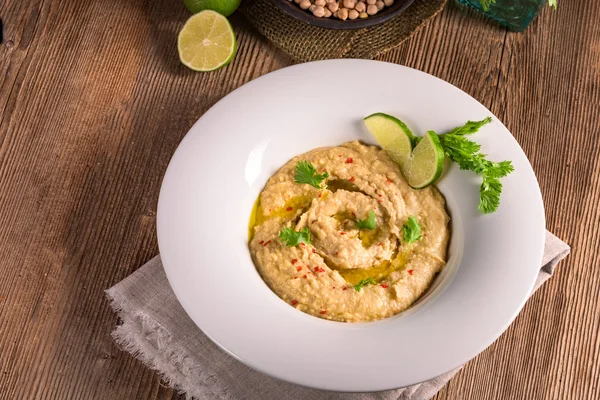 Fresh made hummus — Stock Photo, Image