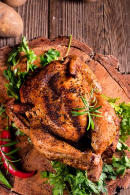 otlar pişmiş tavuk