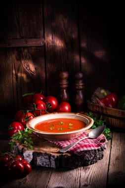 Rustik domates çorbası