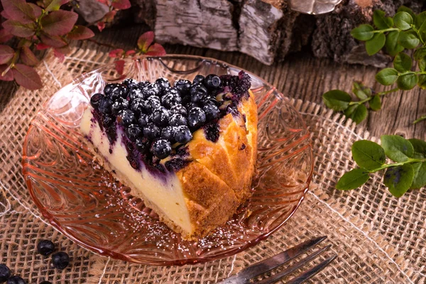 Frisch gebackener Käsekuchen mit Blaubeeren — Stockfoto