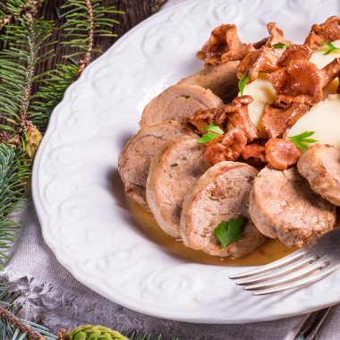 Domuz eti madalyon ile patates