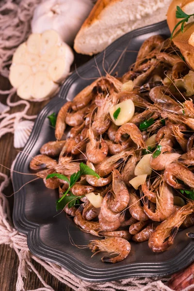 Freshmade shrimps with garlic — Stockfoto