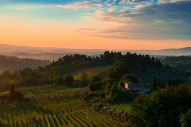 Tuscany şafak görünümü