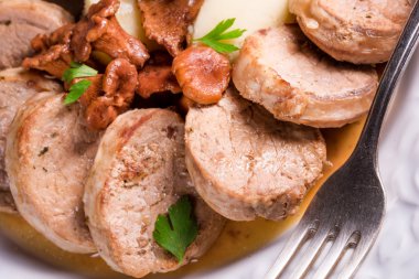 Domuz eti madalyon ile patates püresi