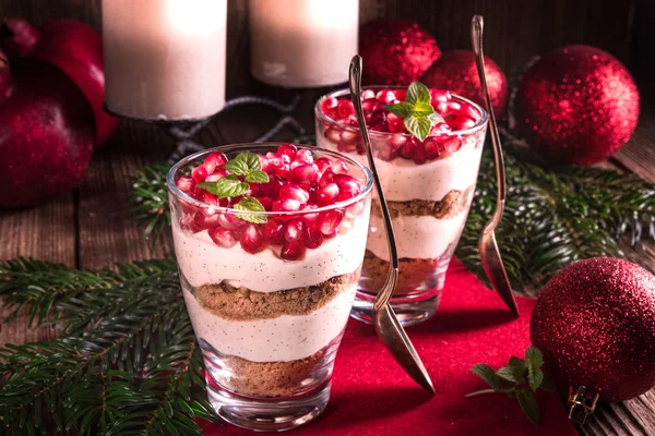 Pomegranate -Mascarpone dessert — Stock Photo, Image