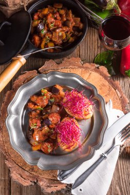 Ratatouille fırında patates ile