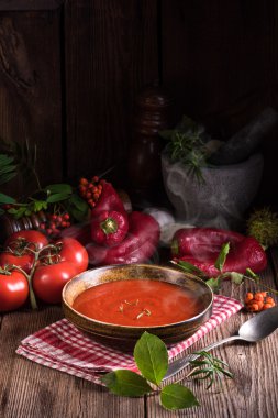 Rustik domates çorbası