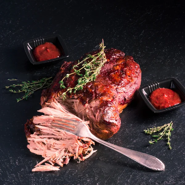 Cerdo tirado con tenedor — Foto de Stock