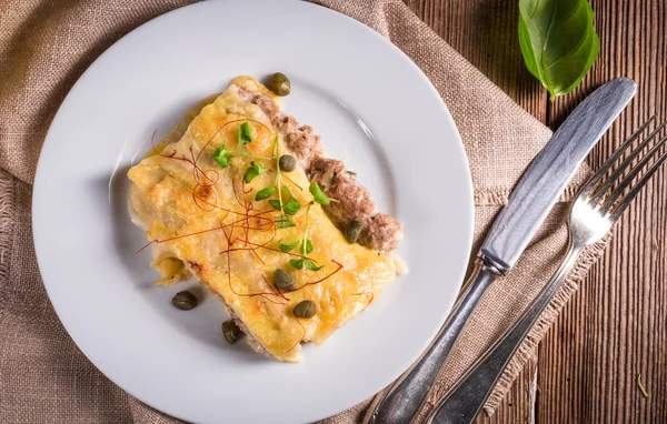 Canelones con relleno de carne picada —  Fotos de Stock