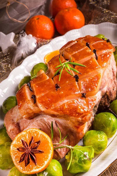 Julbord med brysselkål — Stockfoto