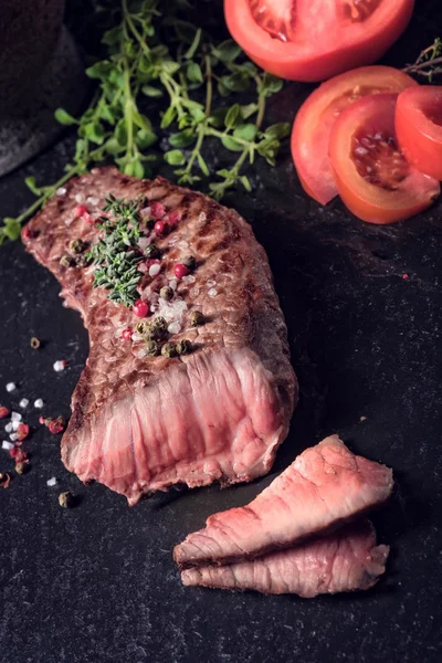 Carne a la parrilla fresca —  Fotos de Stock