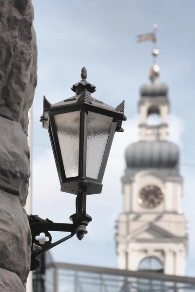 Street lamp on the front of the City Hall on the background — Stock Photo, Image