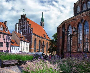 Yaz aylarında turist alan. Old Riga