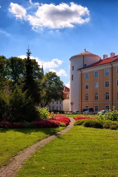 Дворец Президента Латвии летом — стоковое фото