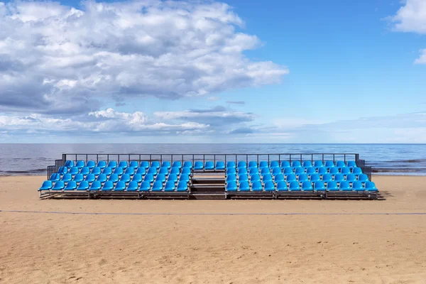 Står på stranden av Östersjön — Stockfoto