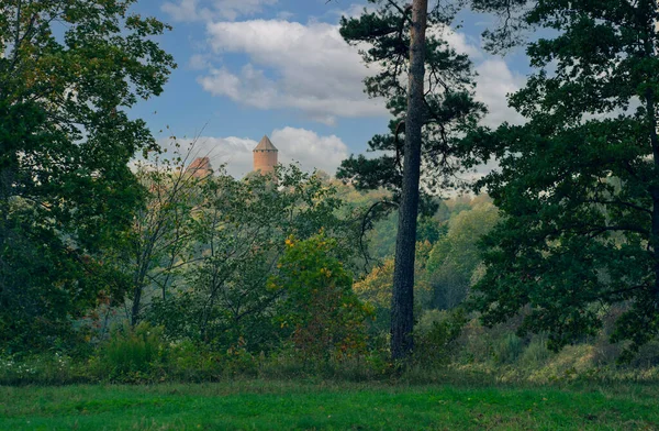 Torony Turaida vár a Lett Nemzeti Park — Stock Fotó