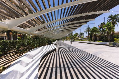 İspanya tatil köyünde güneşli bir yaz günü