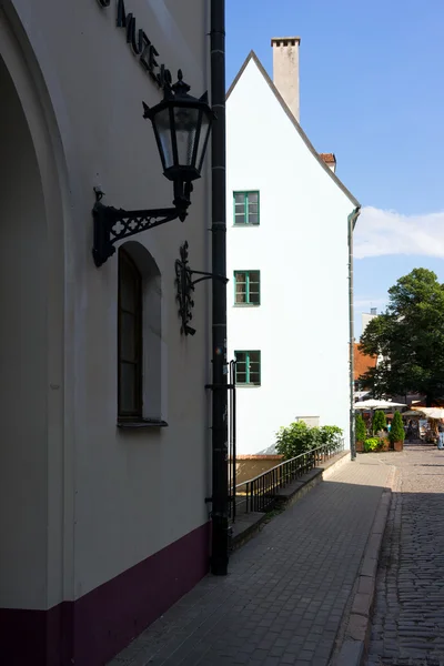 The narrow streets of Riga in summer — Stock Photo, Image