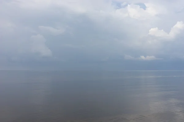 Ruhe an der Ostsee mit Wolken — Stockfoto