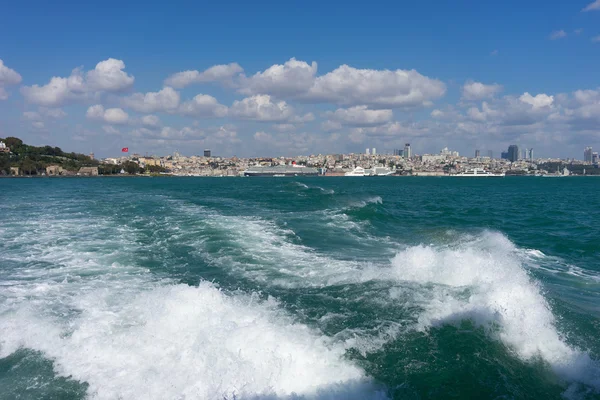 Utsikt över Istanbul från färjan — Stockfoto