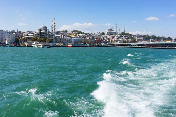 Utsikt över Istanbul från färjan — Stockfoto