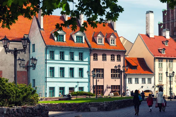 Spaß Farben auf uditsah alten Riga im Sommer — Stockfoto