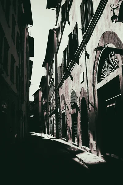 De smala gatorna i Florens i Toscana på en sommardag — Stockfoto