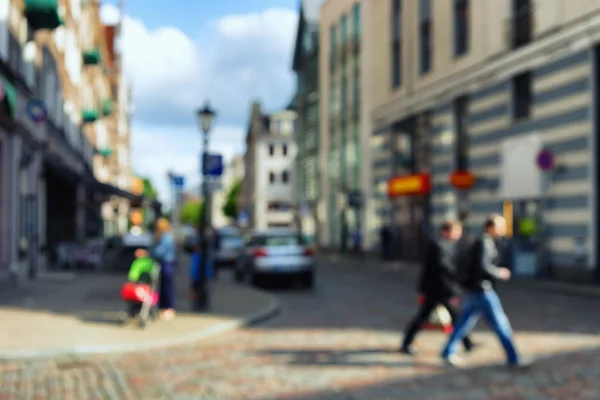 Oude stad van Riga straat en toeristen op een zonnige dag — Stockfoto