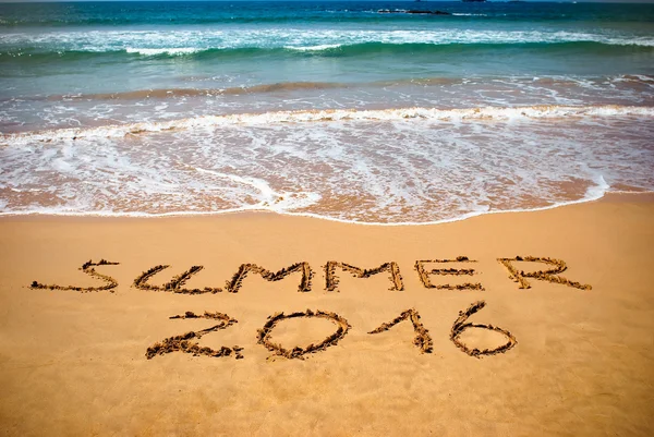Inscription on wet sand Summer 2016. Concept photo of summer vacation. — Stock Photo, Image