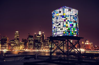 New York City skyline panorama adlı gece Brooklyn