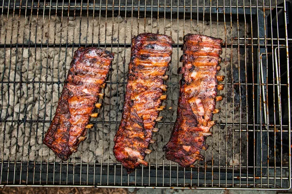 Domuz kaburga açık Izgara Barbekü soslu kızarmış — Stok fotoğraf