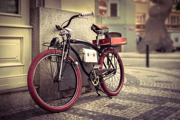 Bicicleta vintage en la ciudad —  Fotos de Stock