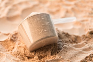 Peynir altı suyu protein Kepçe. Spor ve beslenme.