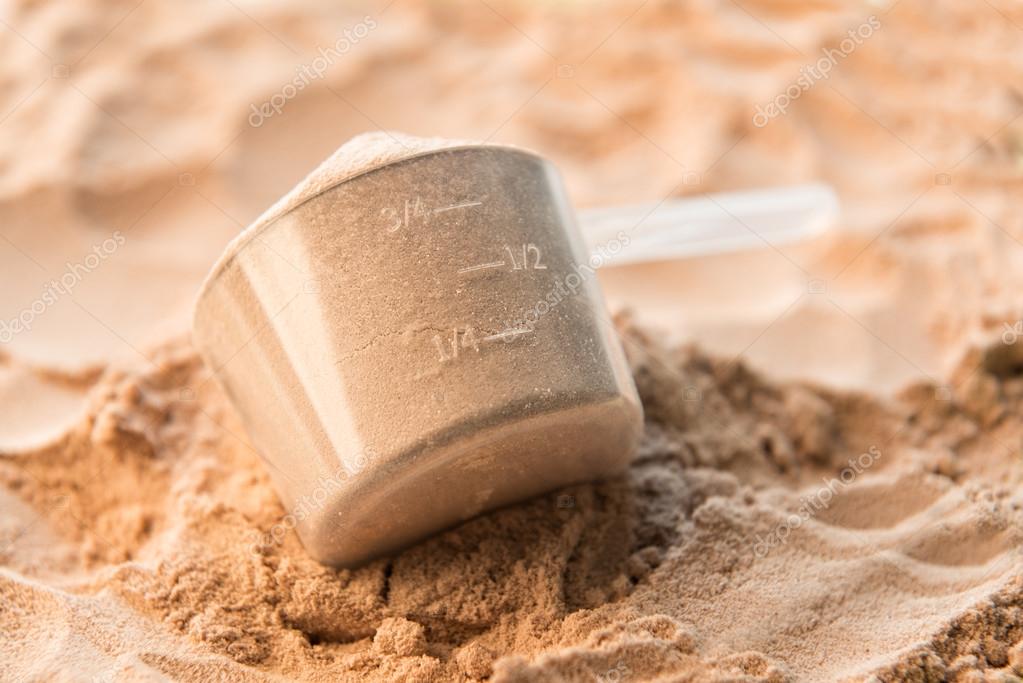 Whey protein scoop. Sports nutrition. — Stock Photo © JANIFEST 67445925