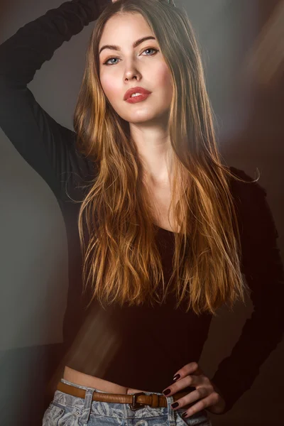 Beautiful fashion woman with long hair posing — Stock Photo, Image