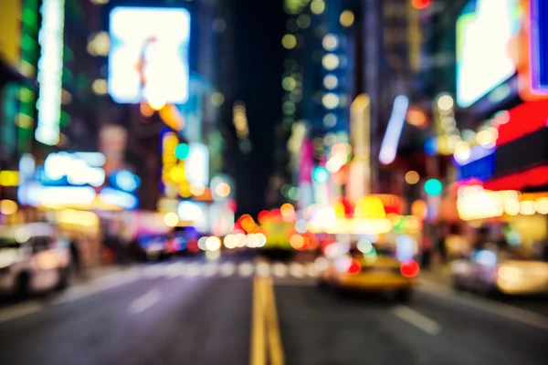 Iluminación de calles borrosas y luces nocturnas de la ciudad de Nueva York — Foto de Stock