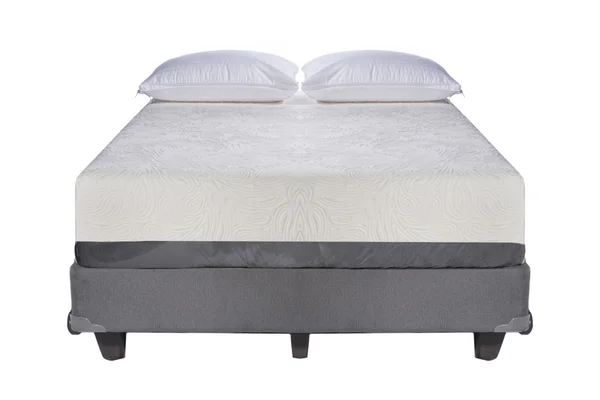 Матрас королевы размер кровати и подушки изолированы на белом — стоковое фото