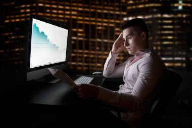 Hisse senedi analitik ve broker bakarak grafikler aşağı gidiyor sonra satış raporu stok