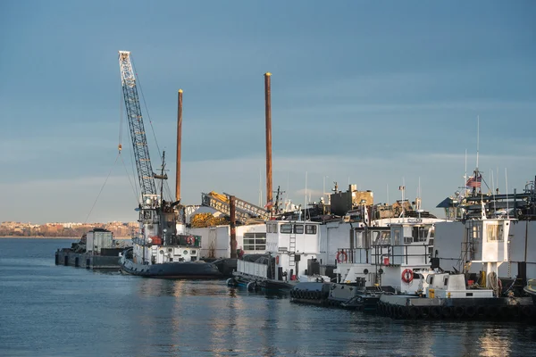 Servicio de muelle de remolcador en el puerto —  Fotos de Stock