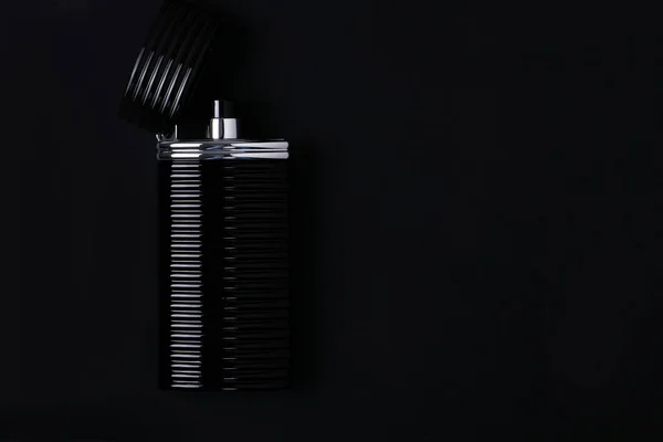 Fekete Illatosító Parfüm Palack Mockup Sötét Üres Háttérrel Első Látásra — Stock Fotó