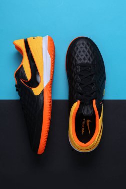 Jeddah Suudi Arabistan 7 Kasım 2020 Nike Sneaker veya renkli zeminde spor ayakkabıları