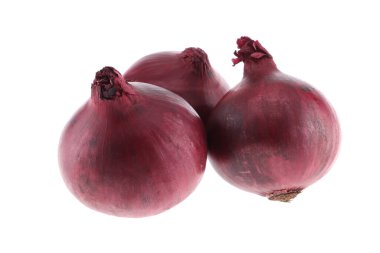 Soğan koleksiyonu. Kırmızı İngiliz soğanı beyaz arka planda izole edilmiş. Yeşil doğal soğan kırpma yolu. Taze organik meyve.