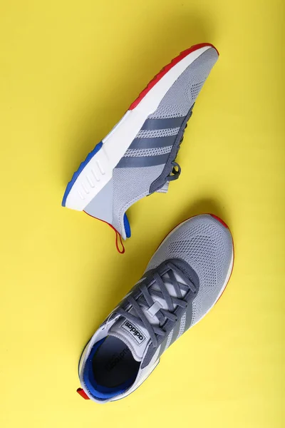 Τζέντα Σαουδική Αραβία Δεκεμβρίου 2020 Grey Adidas Running Shoes Adidas — Φωτογραφία Αρχείου